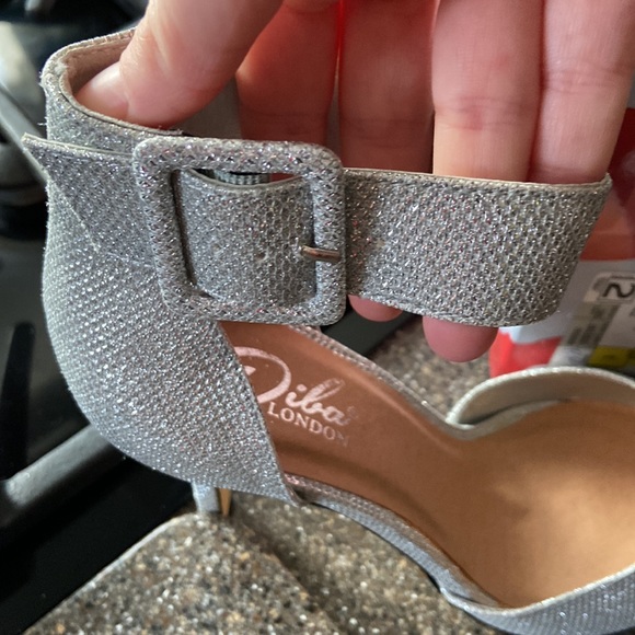 NEW silver pointed toe heels with ankle strap - Picture 2 of 6